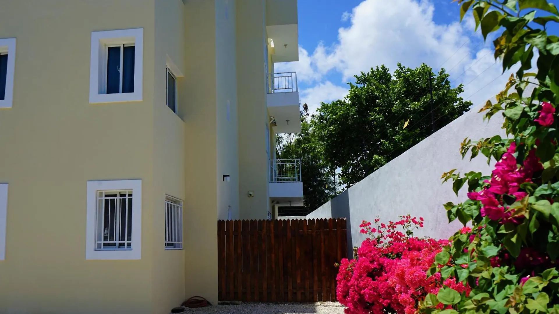 Propiedades La Yarolina Punta Cana 0*,